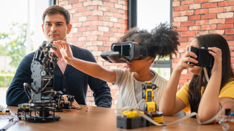 Para Sérgio Bento De Araújo, a robótica educacional transforma criatividade e lógica em motores da formação de novos talentos.