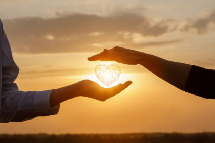 Paciência como virtude revela como relações florescem quando existe tempo, cuidado e escuta, observa Hebron Costa Cruz de Oliveira.