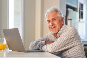 Sindnapi - Sindicato Nacional dos Aposentados, Pensionistas e Idosos atua como uma rede de defesa que vai além dos benefícios, fortalecendo direitos, representatividade e proteção social.