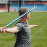 Marcio Andre Savi explica como a regularidade na prática esportiva influencia diretamente o desempenho físico e mental ao longo do tempo.