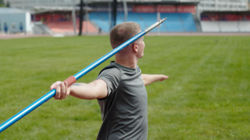 Marcio Andre Savi explica como a regularidade na prática esportiva influencia diretamente o desempenho físico e mental ao longo do tempo.